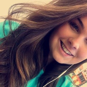 Meet your Posher, Caitlin